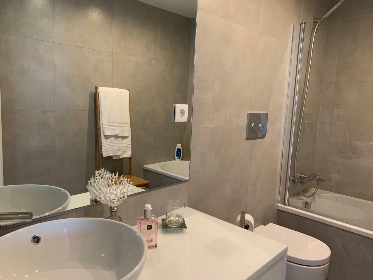Front Beach Apartment Повуа-де-Варзін Екстер'єр фото